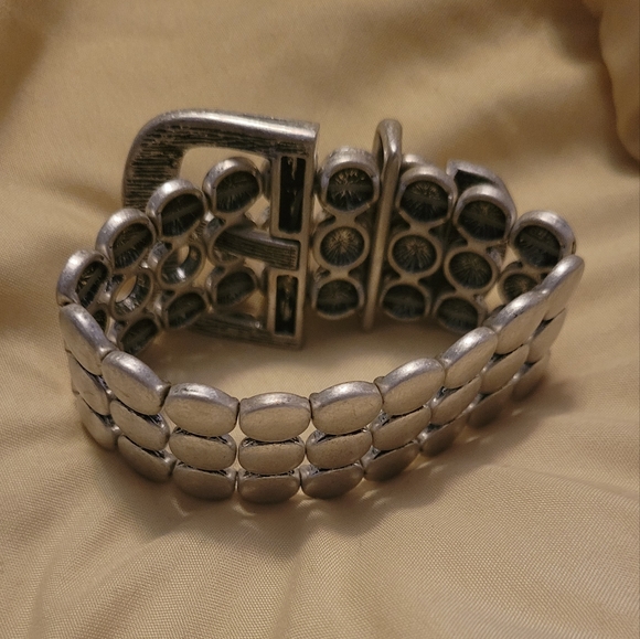 Buckle studded women's bracelet - Picture 2 of 3